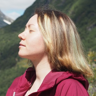 Логотип @englishclasseswithlina - On a Side Note | Lina про английский