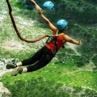 Логотип @englishjumpup - Jump into English