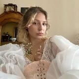 Логотип @engtanu - present is perfect