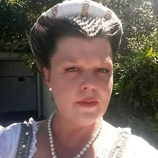 Логотип @esinitsynasantoni - Екатерина Синицына - Сантони журналист и экскурсовод Рима и Ватикана.