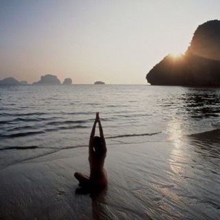 Логотип @esoplace - Твоя Мелани🌙