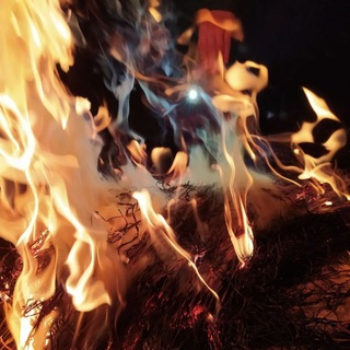 Логотип @esoterikal_vrnk - ГАДАНИЕ & БЕЛАЯ МАГИЯ&ТАРО & ЭЗОТЕРИКА