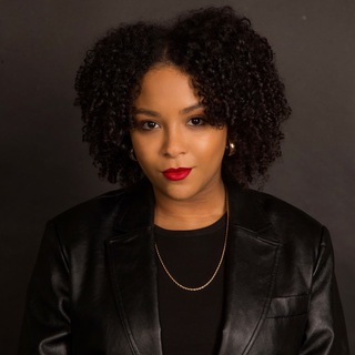 Логотип @estellaesblog - Персоны грата