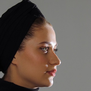 Логотип @estymesty - Эсти, блуждающая по полкам