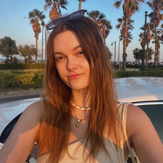 Логотип @esvictoriia - es Викушка🌞