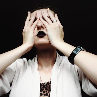 Логотип @etokatastropha - Акула с пером