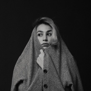 Логотип @etomynosim - Подлецу всё к лицу