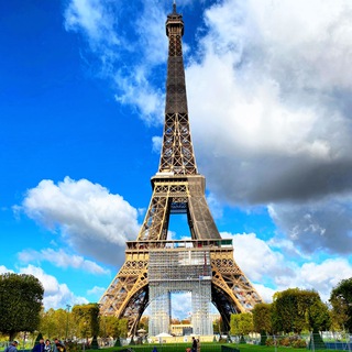 Логотип @etudes_avec_accent - С акцентом - за умом