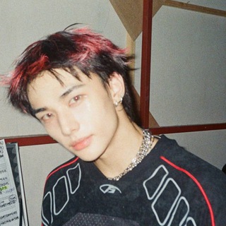 Логотип @everyonehateskir - емае