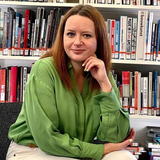 Логотип @evgeniya_bystrova - Карьера в эмиграции