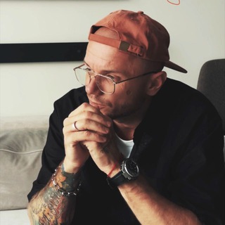 Логотип @evgenyfist - Евгений Фист …печатает