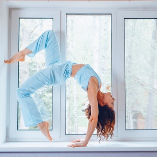 Логотип @evgeshayoga - EvgeshaYoga