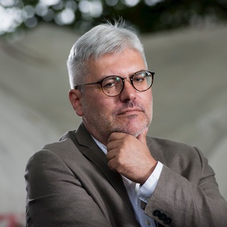 Логотип @evodolazkin - Евгений Водолазкин