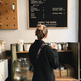 Логотип @explorevryday - лара и заметки