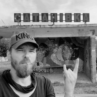 Логотип @extradoomer - дядько зміюка