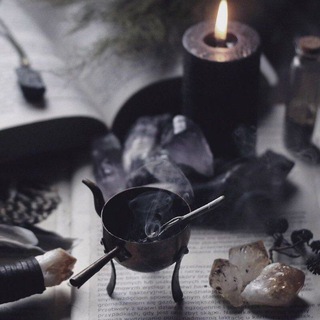 Логотип @ezoterikataro - Будни Таролога. Магия🖤