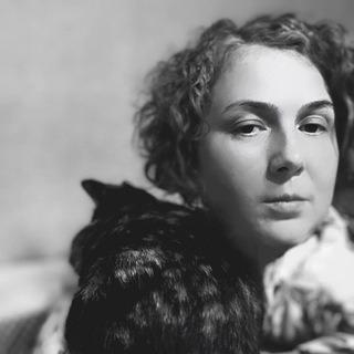 Логотип @fairytale_house - Rosemary Space - мир бабы Яги, путешествующей по Грузии.