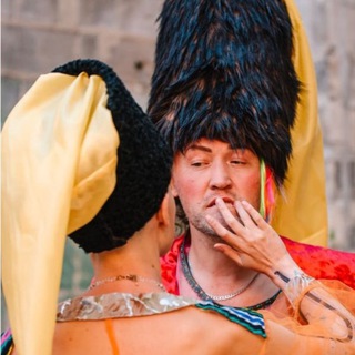 Логотип @fanfictioninukrainian - Читаймо фанфіки українською!