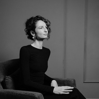 Логотип @fashion_deciphered - Культурный силуэт