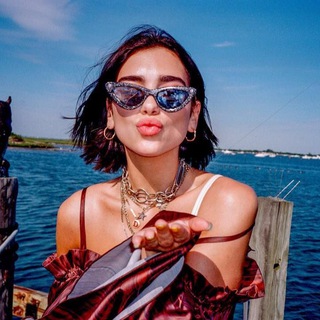 Логотип @favmusic11 - твой любимый плейлист 🎶