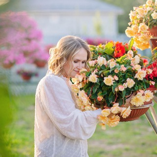 Логотип @favorite_garden_petunias - Зеленая фазенда | Санкт-Петербург 🌸🍁