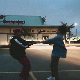 Логотип @favoritefairytales - 𝑺𝒆𝒄𝒓𝒆𝒕 𝒗𝒂𝒖𝒍𝒕 𝒐𝒇 𝒘𝒐𝒏𝒅𝒆𝒓𝒔