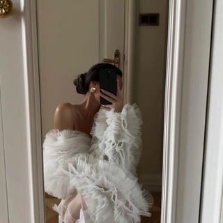 Логотип @feelthelovek - чувствуй любовь 🤍