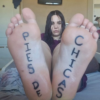Логотип @feetfeet7 - ❤️👣Pies de chicas👣❤️
