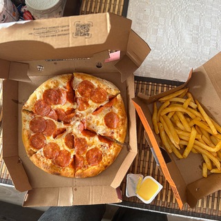 Логотип @feshn_luntik - feshnluntik