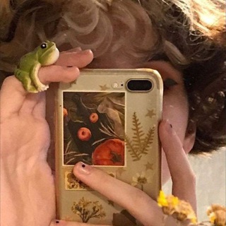 Логотип @feswoxx - о тебе)