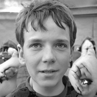 Логотип @ficciones - ficciones!