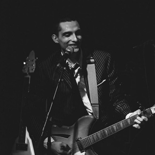 Логотип @finnwolfhardnews - Finn Wolfhard News