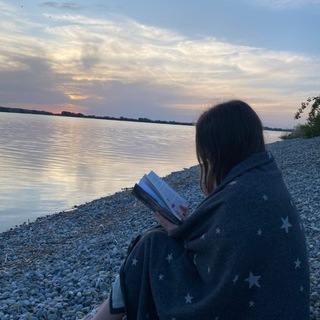 Логотип @flat_of_marene - Жизнь в твердом переплёте 🪶