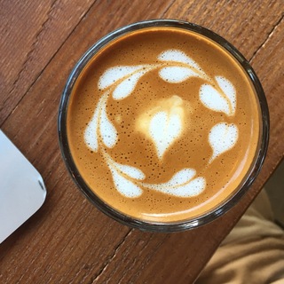 Логотип @flatwhitedigest - Flat White Digest