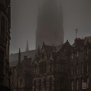 Логотип @foggyheadandcity - туман в голове и над городом.