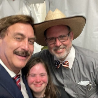 Логотип @followthedata - Follow the Data with Dr Frank