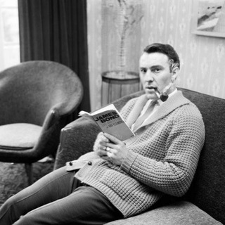 Логотип @footstories_chat - что-то на футбольном