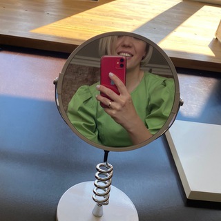 Логотип @foxholewithhelena - Голос из «Лисьей норы»