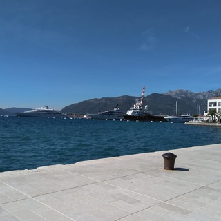 Логотип @francaismontenegro - Français au Monténégro