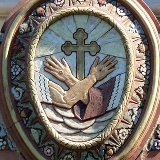 Логотип @francis_ru - Францисканцы в России (OFMConv)