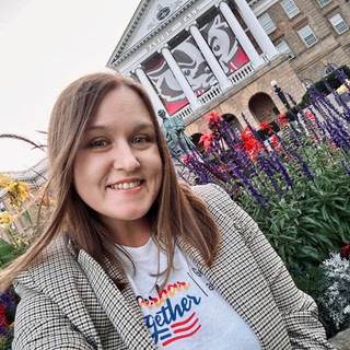 Логотип @fraustolyarova - Фрау С. 👩🏻‍🏫