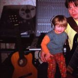 Логотип @fromdolly - closer to the heart