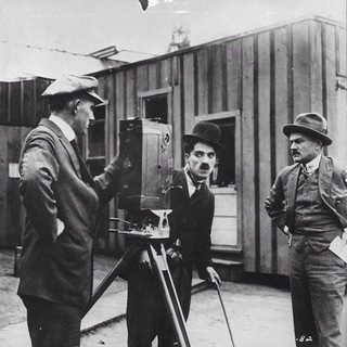 Логотип @frozenmoment - Застывшая память