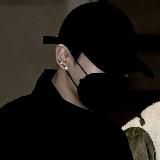 Логотип @fuckmlw - Один в комнате.