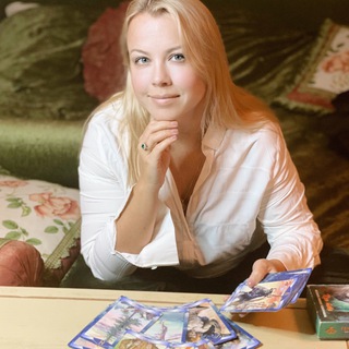 Логотип @gadanie_tarooo - Гадание Таро. Школа Таро Golden Charm