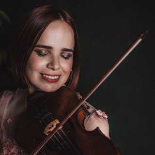 Логотип @gandharvika_violin - Нескучная скрипка с Вероникой Щеловой