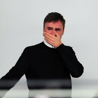 Логотип @garderobezero - GARDE-ROBE