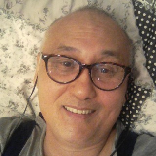 Логотип @garderobshikmsu - Эдиль Мост