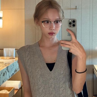 Логотип @genour - home’ls emj