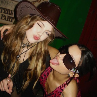 Логотип @gifotarish - gif by {arisha}